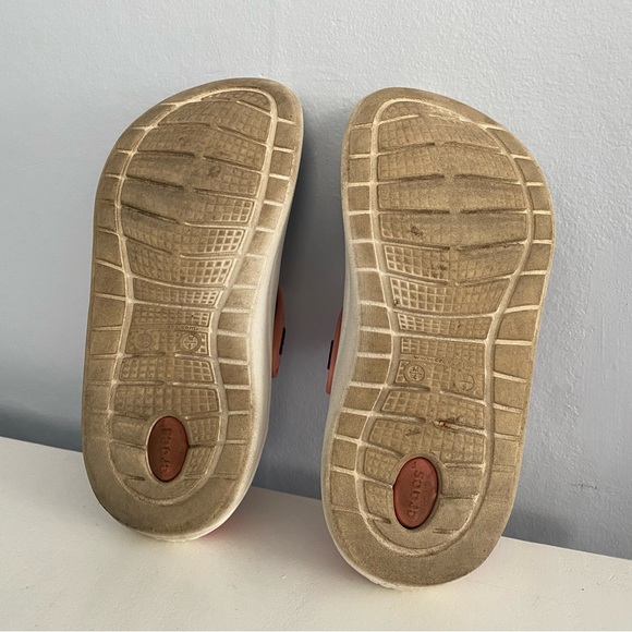 Navy Blue/Pink Crocs US Women’s 6 - Picture 2 of 7